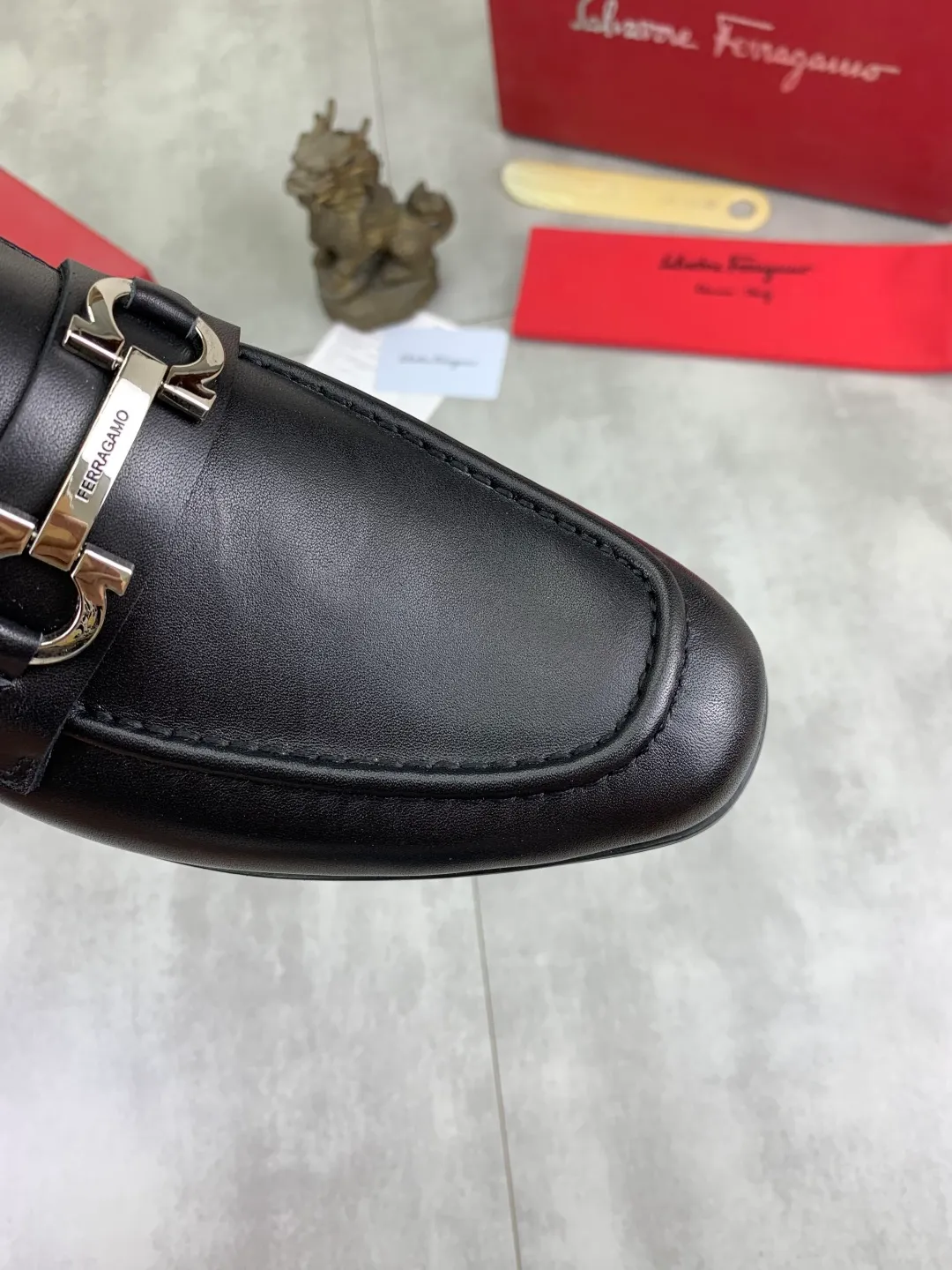 Men's Men's Shoes 💰P560💰[New Style] Water-dyed Niuli 🆘[Salvatore Ferragamo] Ferragamo's latest casual business leather shoes for men! Listed simultaneously! The fabric is made of specially imported original calfskin, the lining is made of imported water-dyed cowhide, and the original combination outsole is absolutely luxurious and leads the fashion trend. Matching code: 39-44 (45 46 customized) 2️⃣ colors available